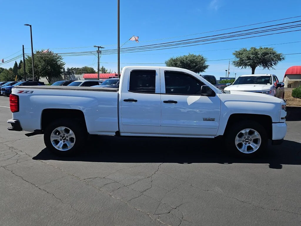 Used 2018 Summit White Chevrolet LT image 7