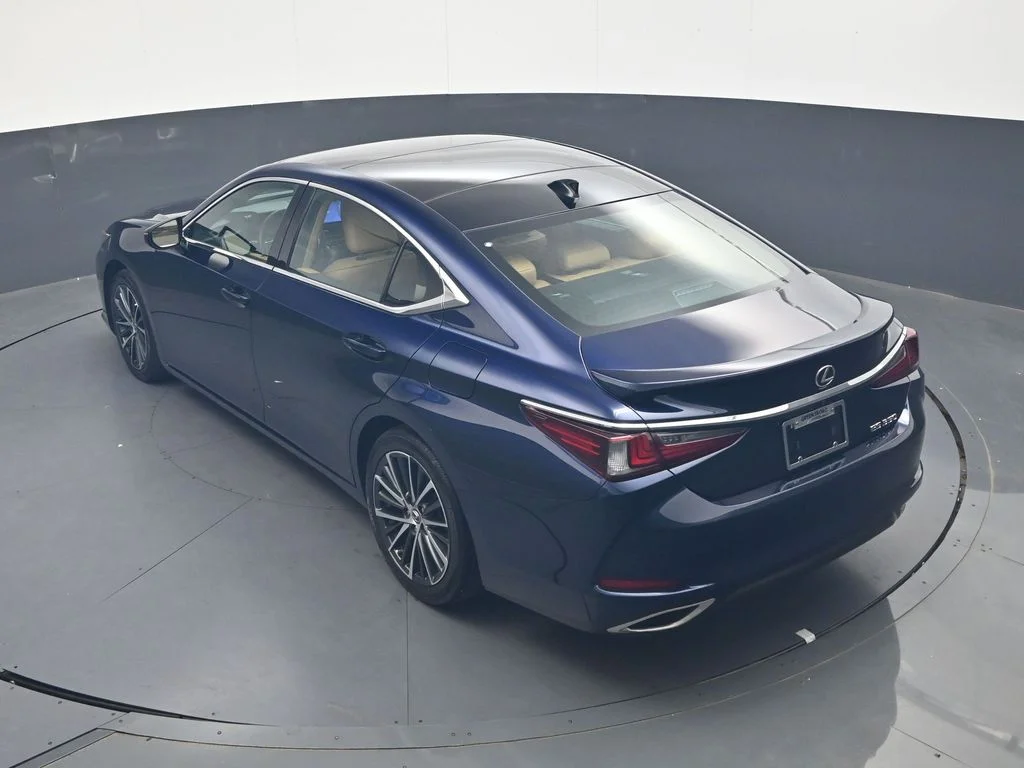 Used 2023  Lexus 350 image 37
