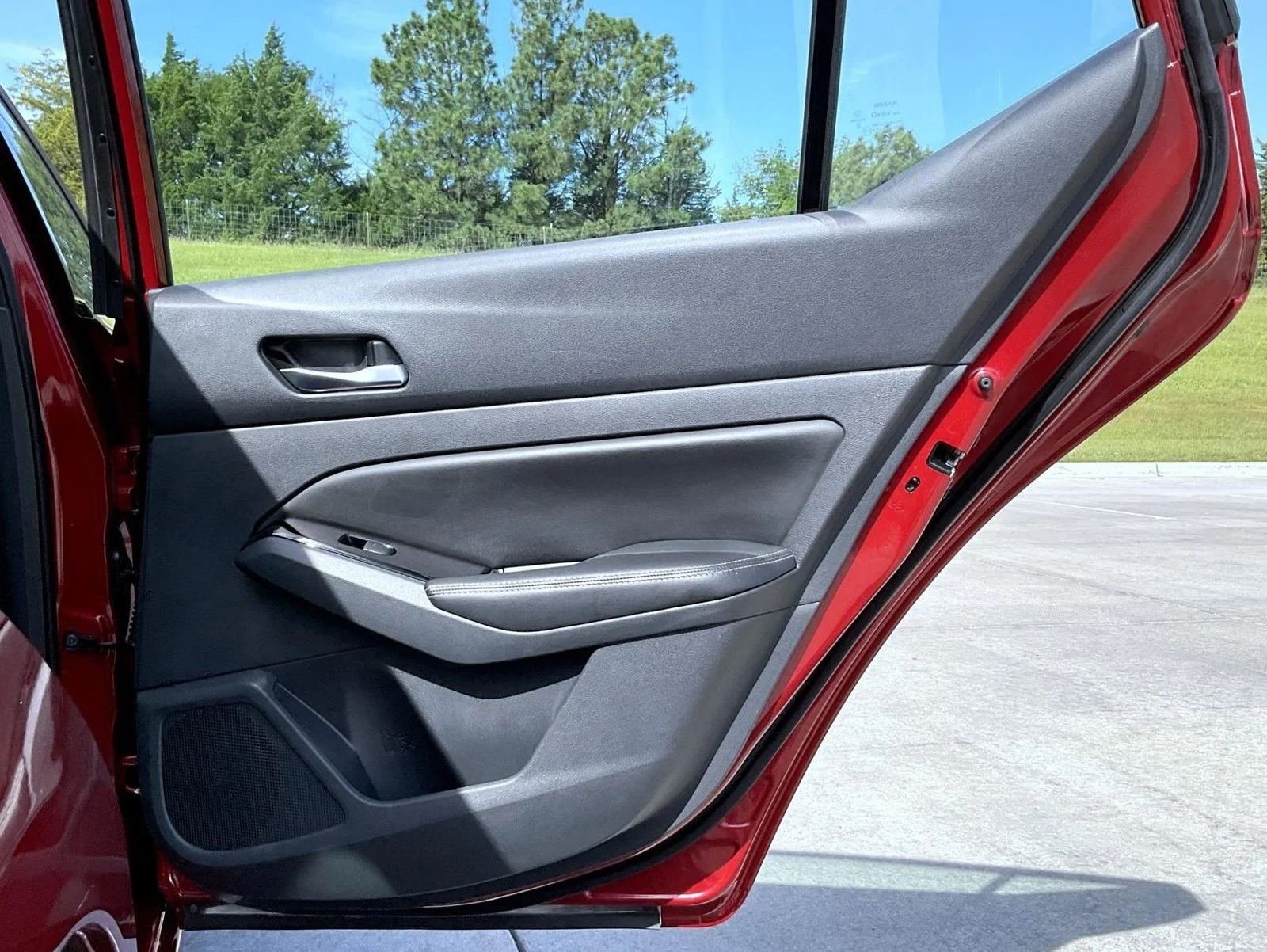 Used 2022 Red Nissan 2.5 SL image 18