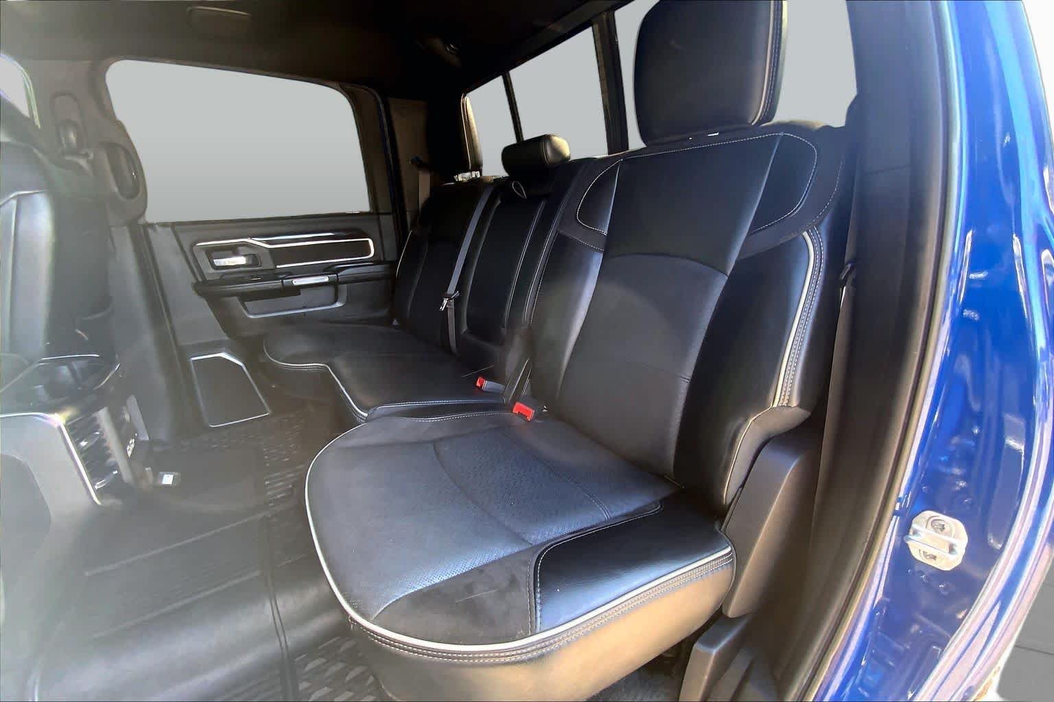 Used 2019 Blue Streak Pearlcoat Ram Laramie image 20