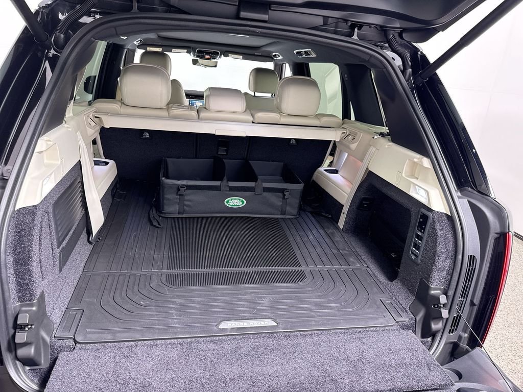 New 2026 Santorini Black Land Rover SE LWB image 22