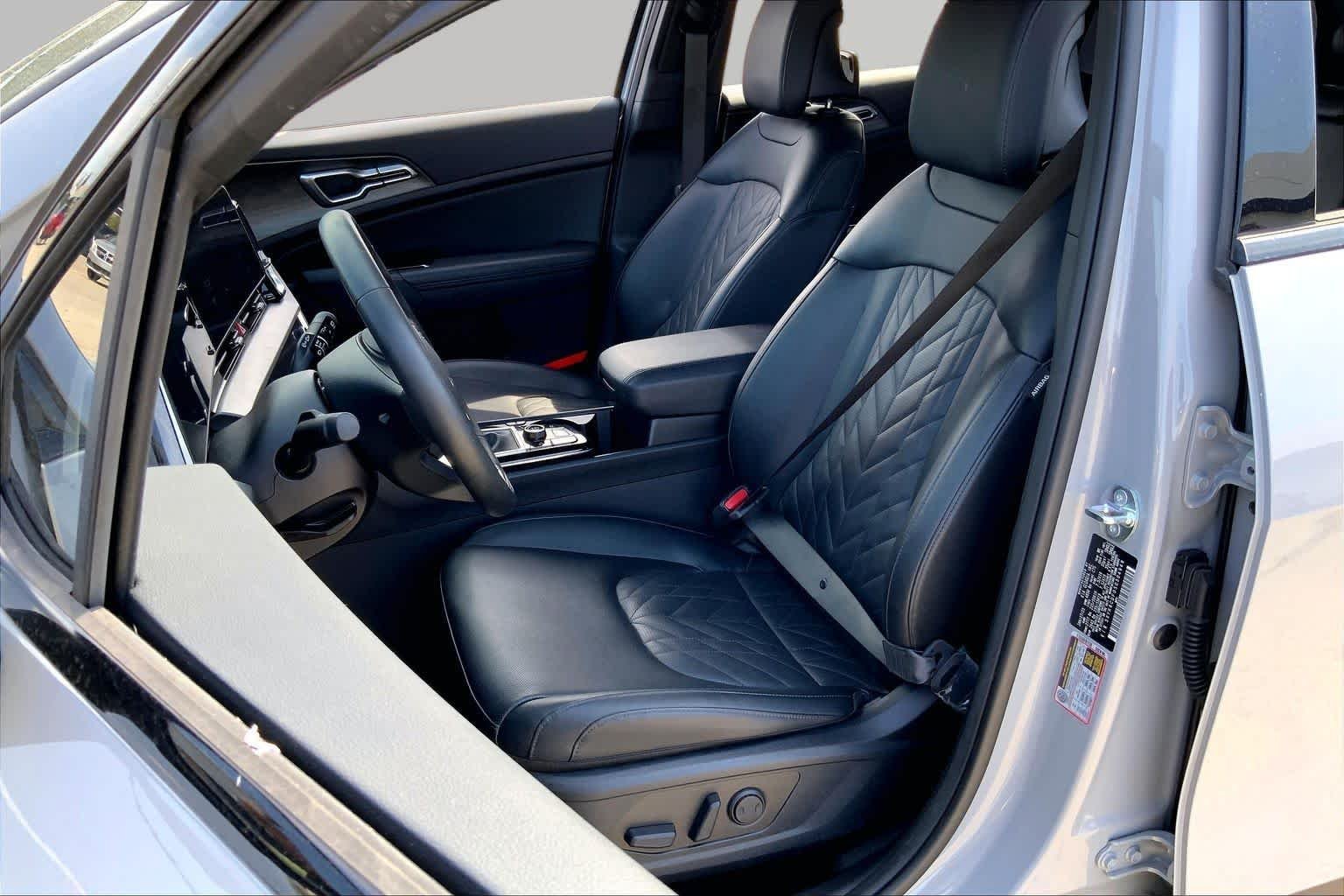 Used 2025 Wolf Gray Kia X-Line image 7