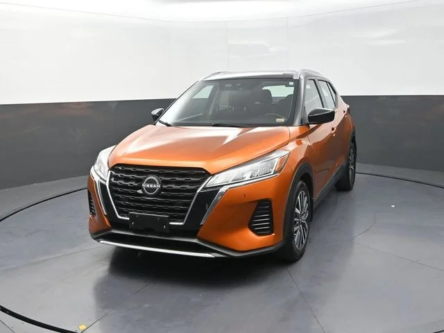 Used 2022 Orange Nissan SV image 5