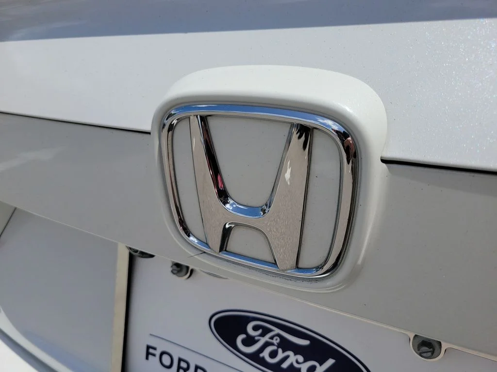 Used 2019 Platinum White Pearl Honda Sport image 8