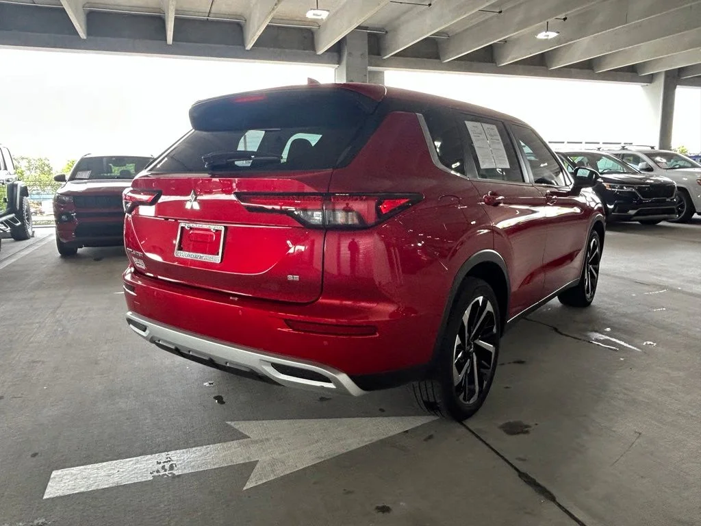 Used 2024 Diamond Mitsubishi SE Black Edition image 5