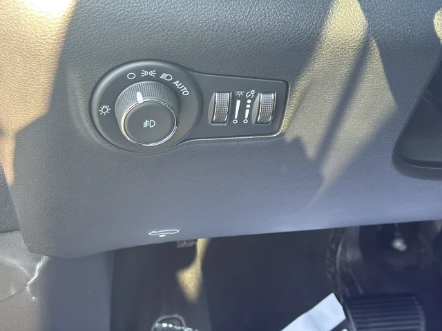 Used 2022 White Jeep Trailhawk image 28
