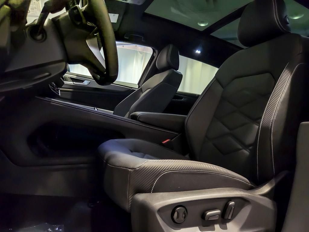 New 2026 Deep Black Pearl Volkswagen SE w/Technology image 8