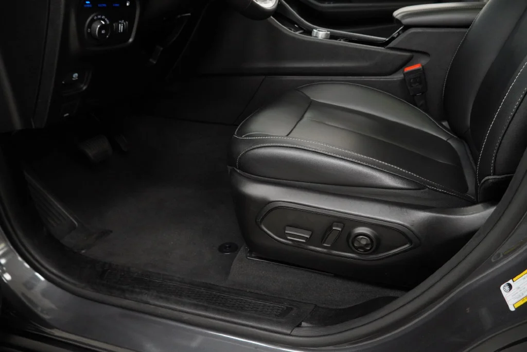 Used 2023 Gray Jeep 4xe image 37