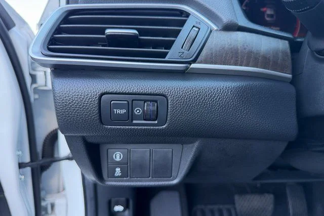 Used 2020 White Honda EX-L image 16