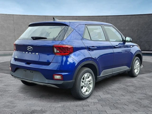 Used 2022 Blue Hyundai SE image 10