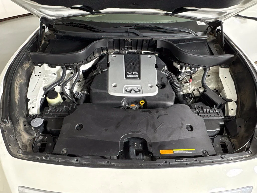 Used 2014 White INFINITI Base image 43