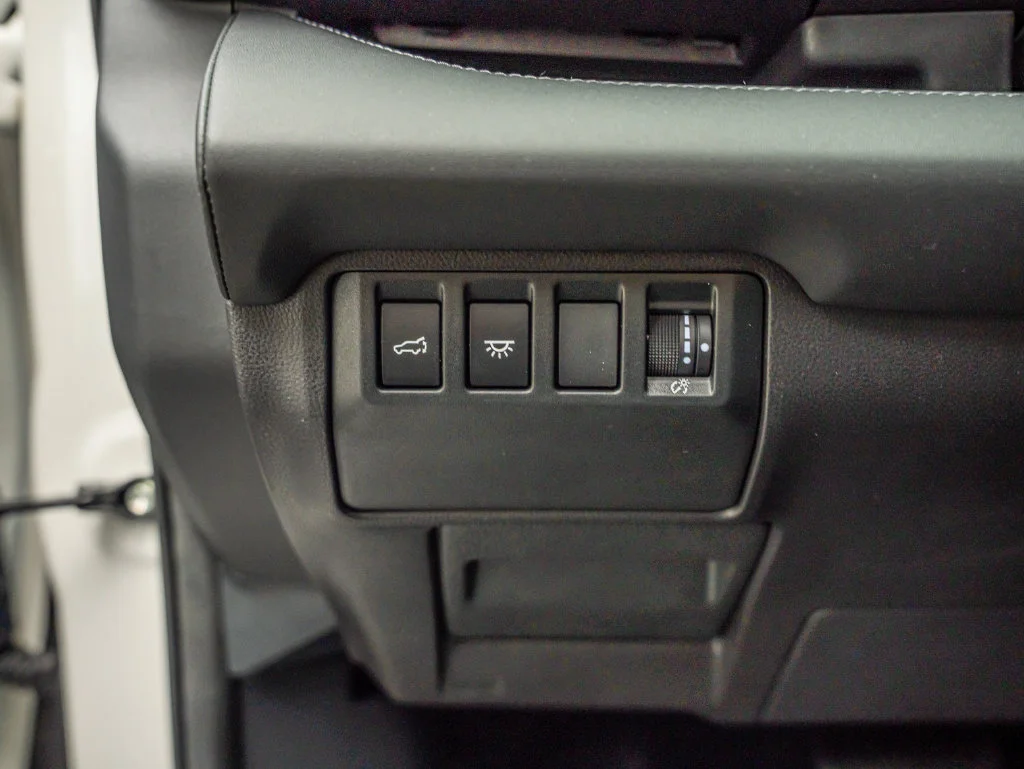 Used 2023 Crystal White Pearl Subaru Limited image 18