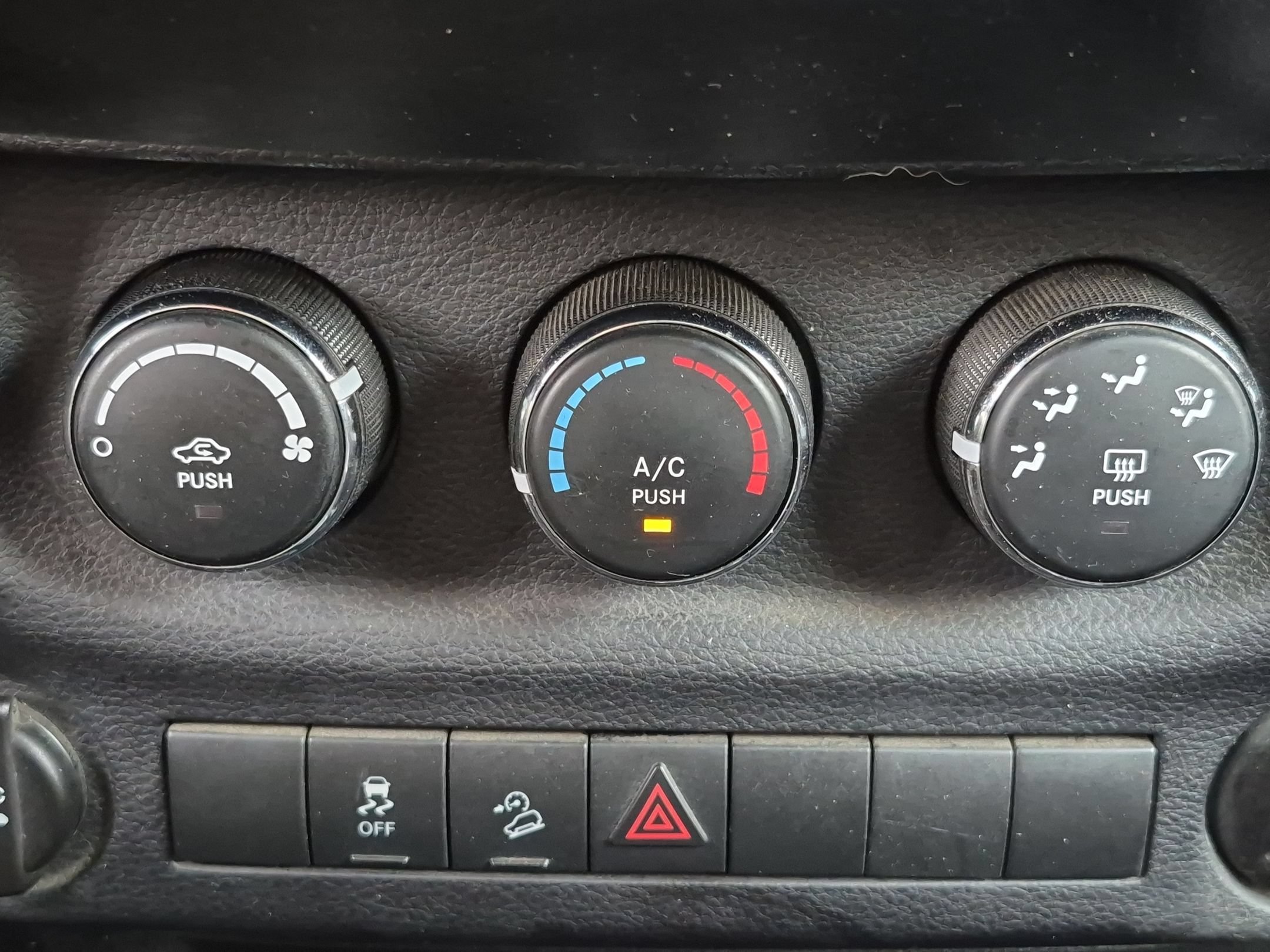 Used 2015 Bright White Clearcoat Jeep Sport image 18