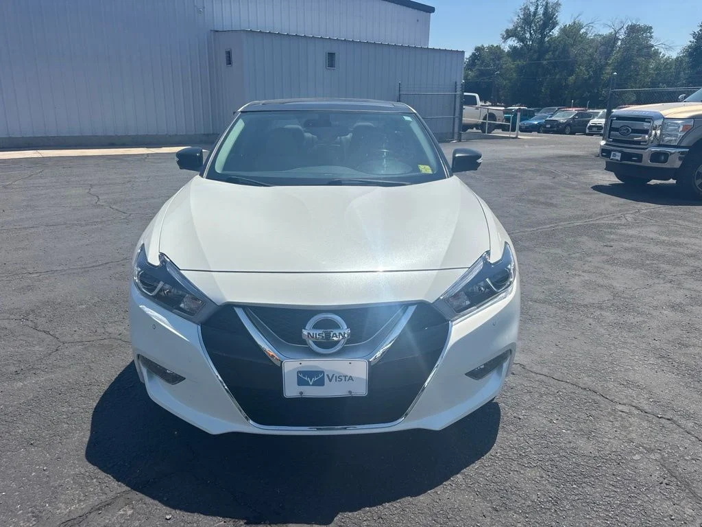 Used 2016 Pearl White Nissan Platinum image 3