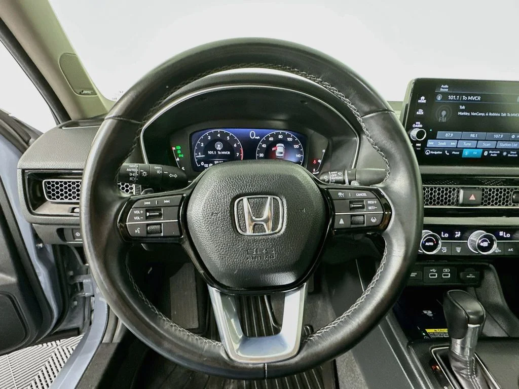 Used 2024 Morning Mist Metallic Honda Touring image 12