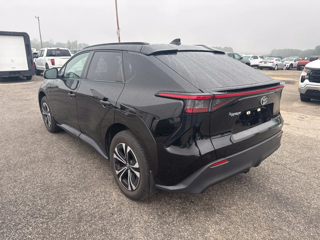 Used 2023 Black Toyota XLE image 3