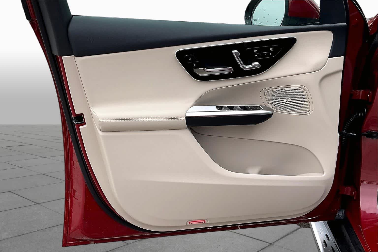 New 2026 MANUFAKTUR Patagonia Red Metallic Mercedes-Benz GLC 300 image 11