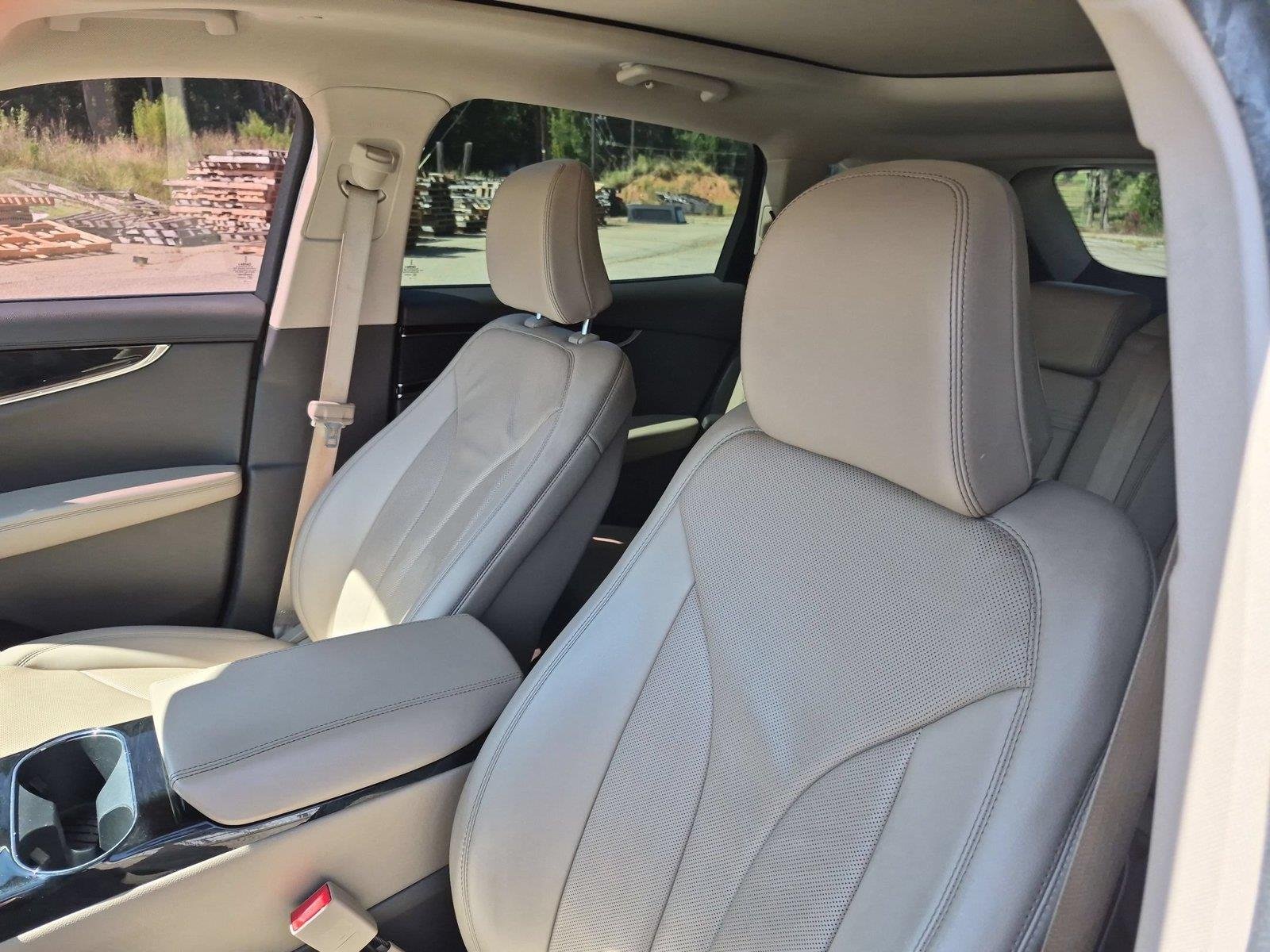 Used 2022 Ceramic Pearl Metallic Tinted Clearcoat Lincoln Reserve image 17