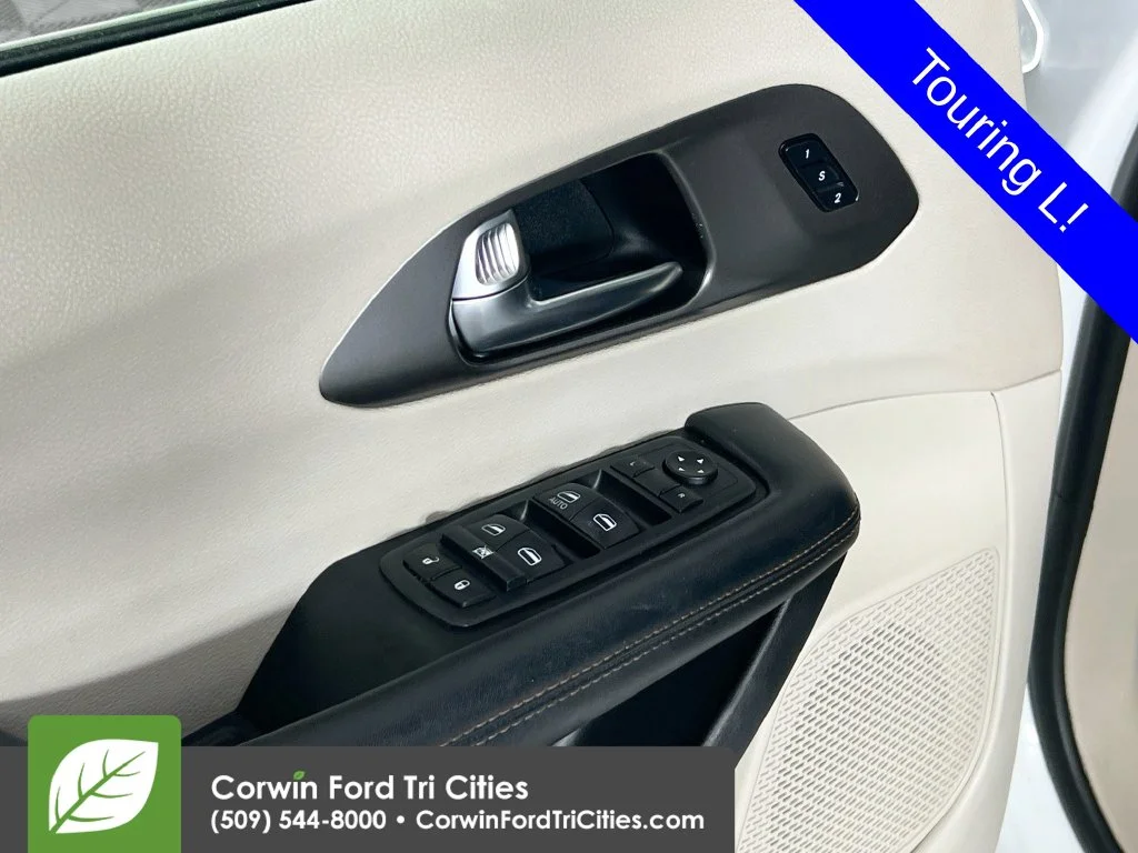 Used 2020 Bright White Clearcoat Chrysler Touring L image 12