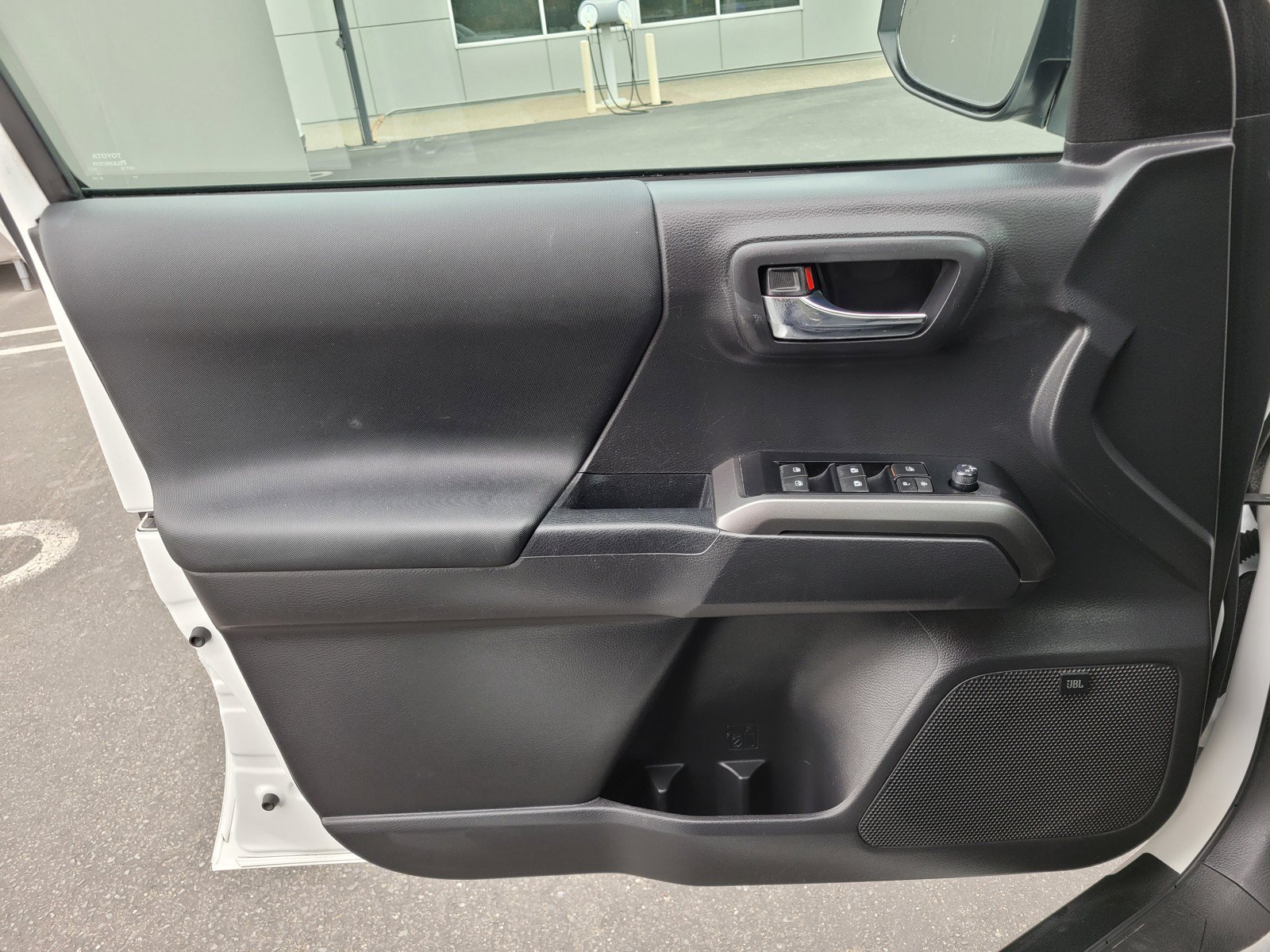 Used 2023 White Toyota  image 27