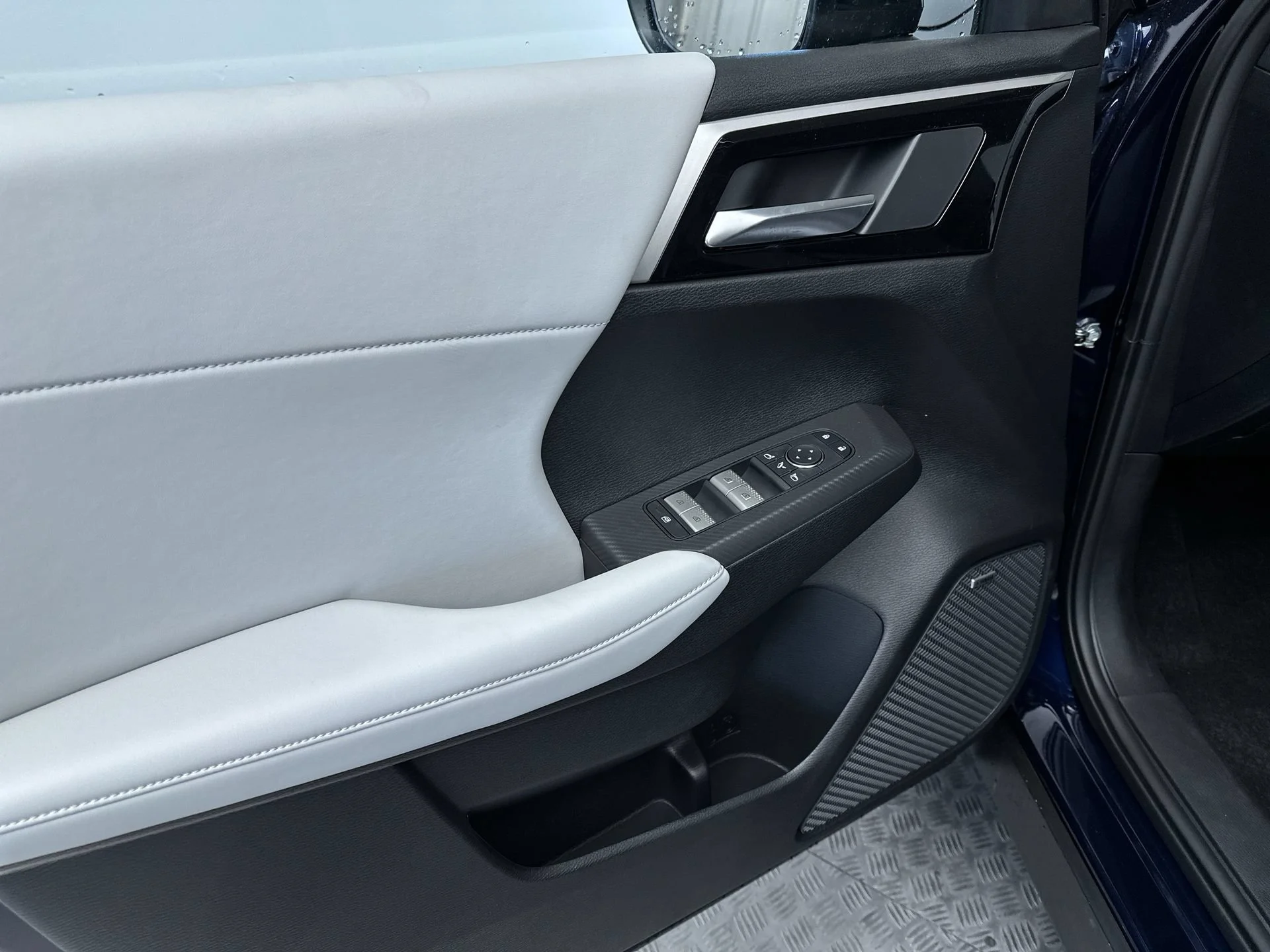 New 2026 Cosmic Blue Metallic Mitsubishi SE image 15