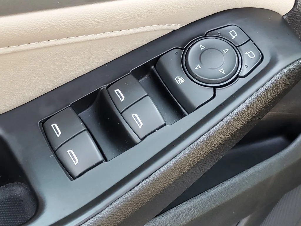 Used 2023 STERLING GRAY METALLIC Chevrolet LS image 23