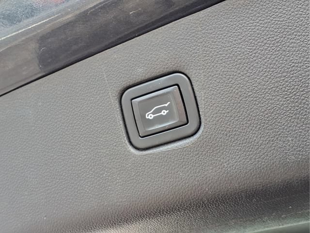 Used 2022 IRON GRAY METALLIC Chevrolet Premier image 20
