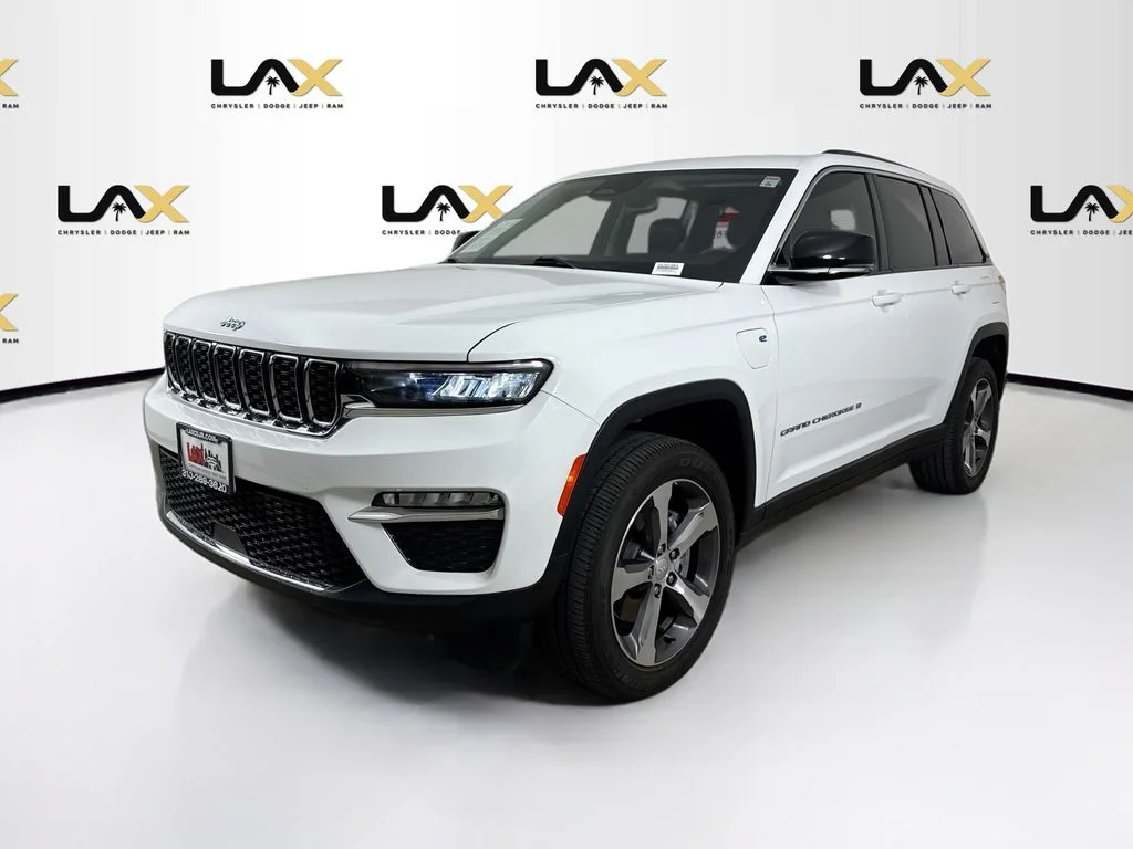 Used 2022 White Jeep 4xe image 3
