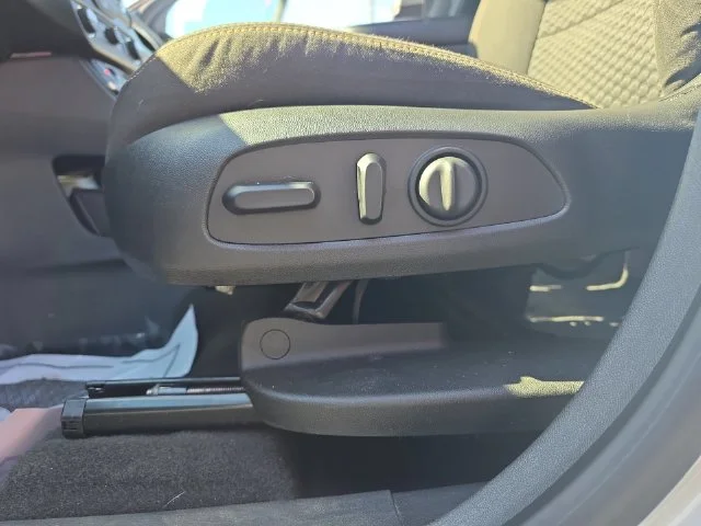 Used 2020 Silver GMC SLE image 29
