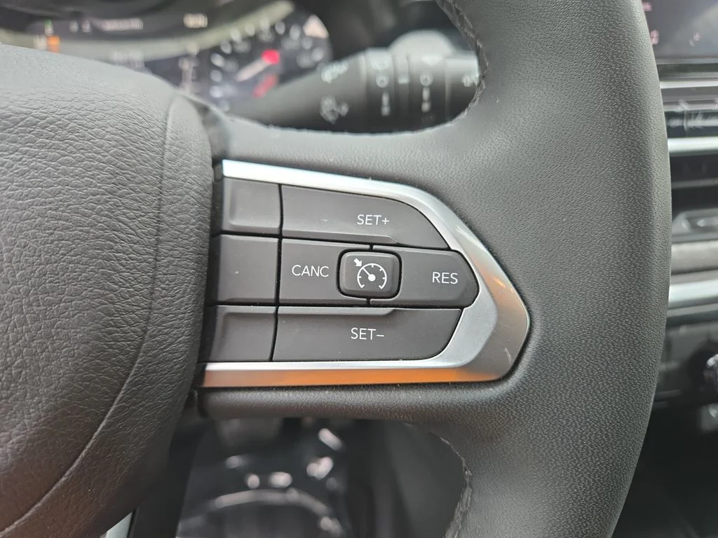 Used 2026 White Jeep Latitude image 25