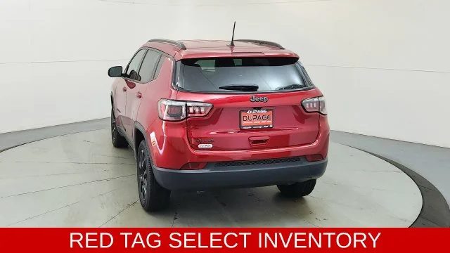 New 2026 Red Hot Pearl-Coat Exterior Paint Jeep Latitude image 8