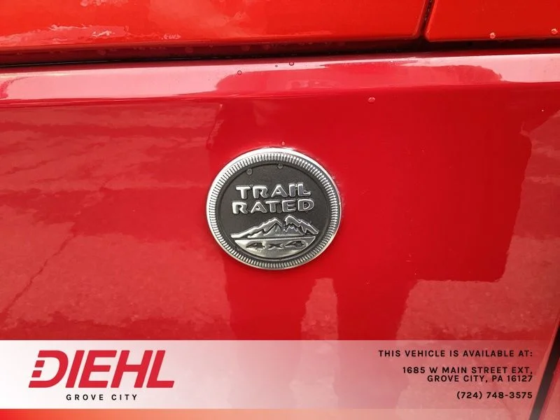 Used 2008 Red Jeep X image 11