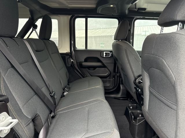 Used 2025 Granite Crystal Metallic Clearcoat Jeep Sahara image 12