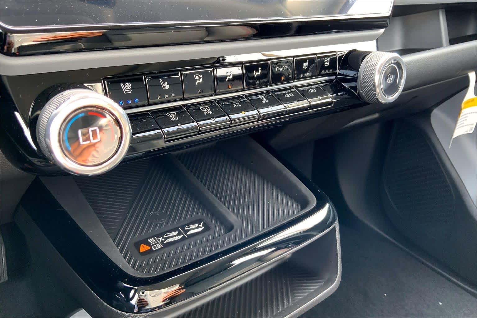 2027 Chevrolet Bolt RS - Photo 19