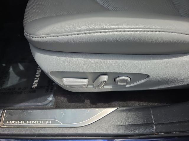 Used 2023 Blue Toyota Platinum image 12