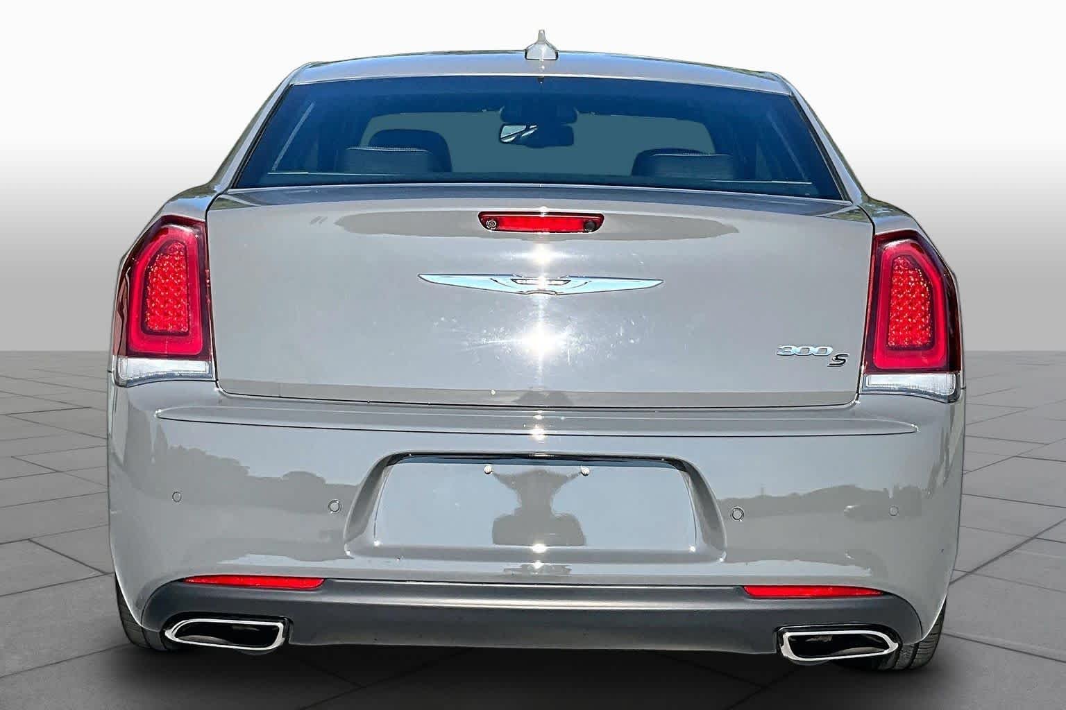 Used 2019 Ceramic Grey Clearcoat Chrysler 300S image 4