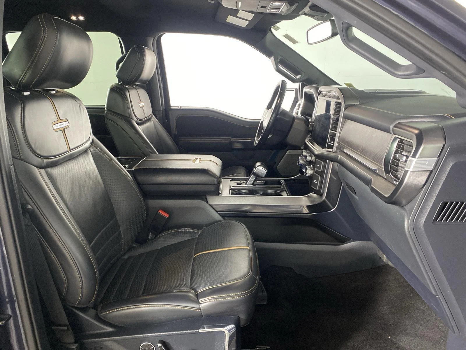 Used 2021 Smoked Quartz Metallic Tinted Clearcoat Ford Platinum image 32