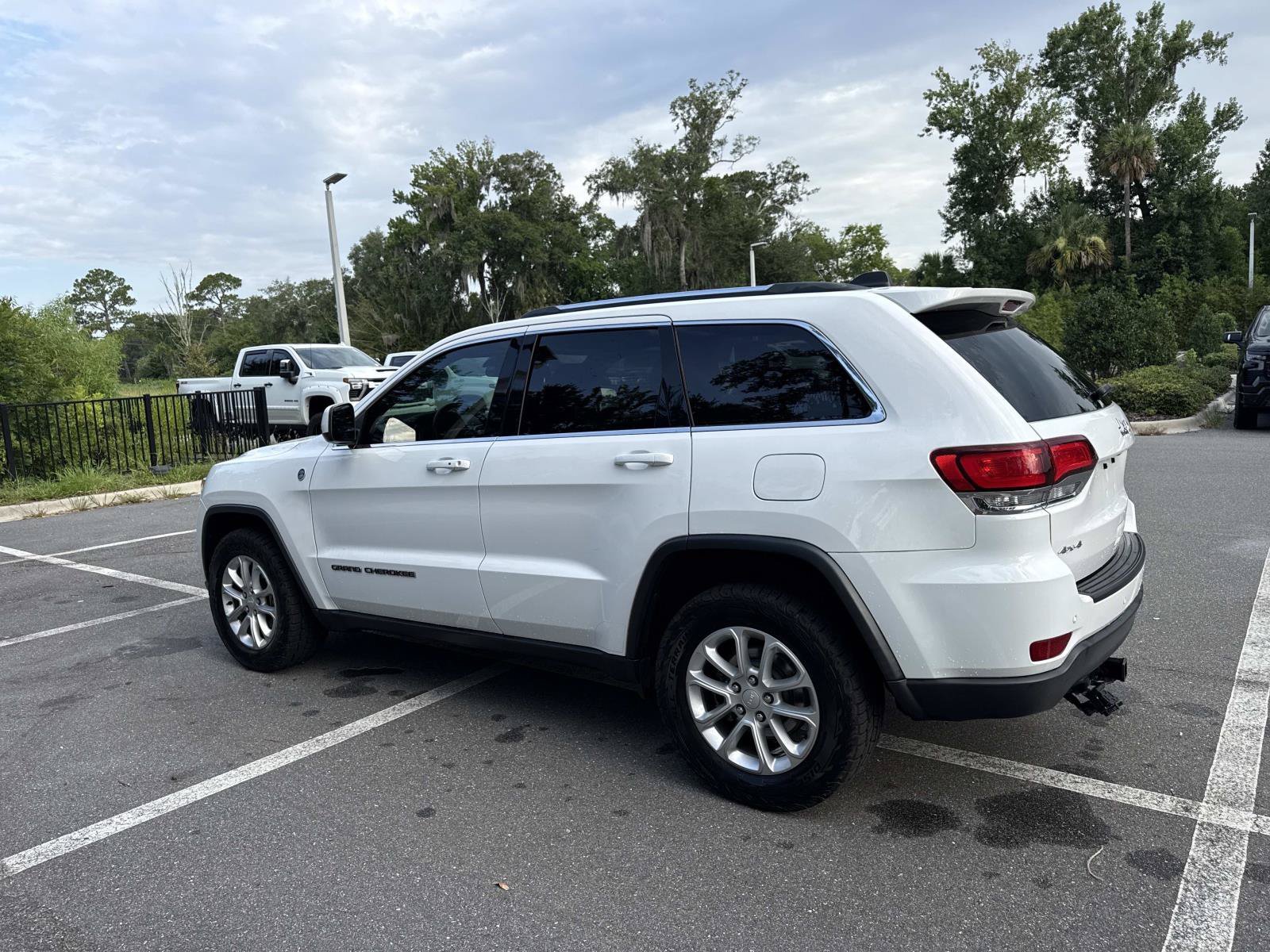 Used 2021 Bright White Clea Jeep Laredo E image 4