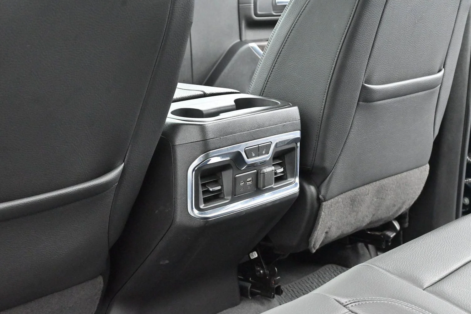 Used 2020 Dark Sky Metallic GMC Denali image 31