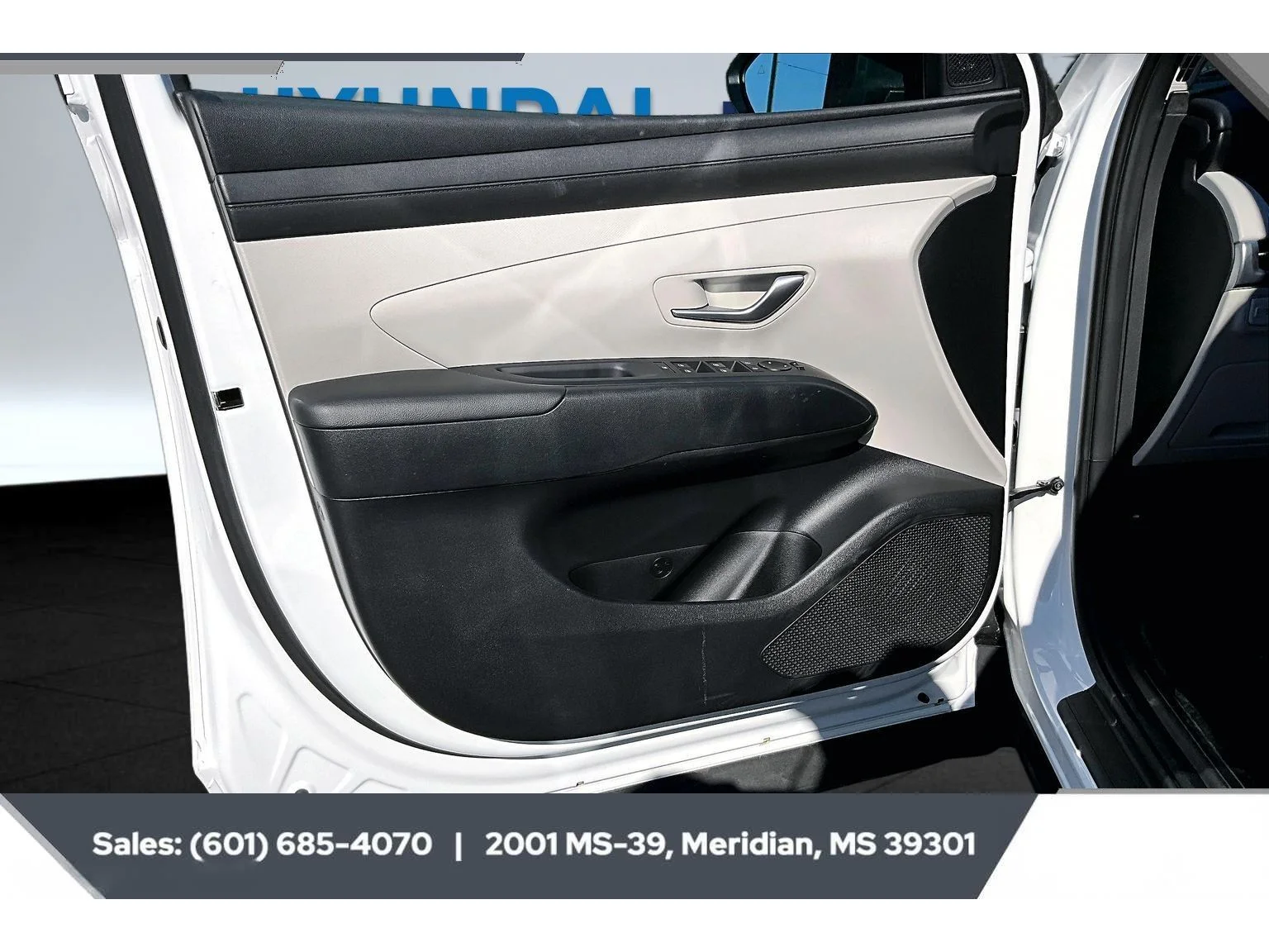 Used 2025 SERENITY WHITE PEARL Hyundai SE image 17