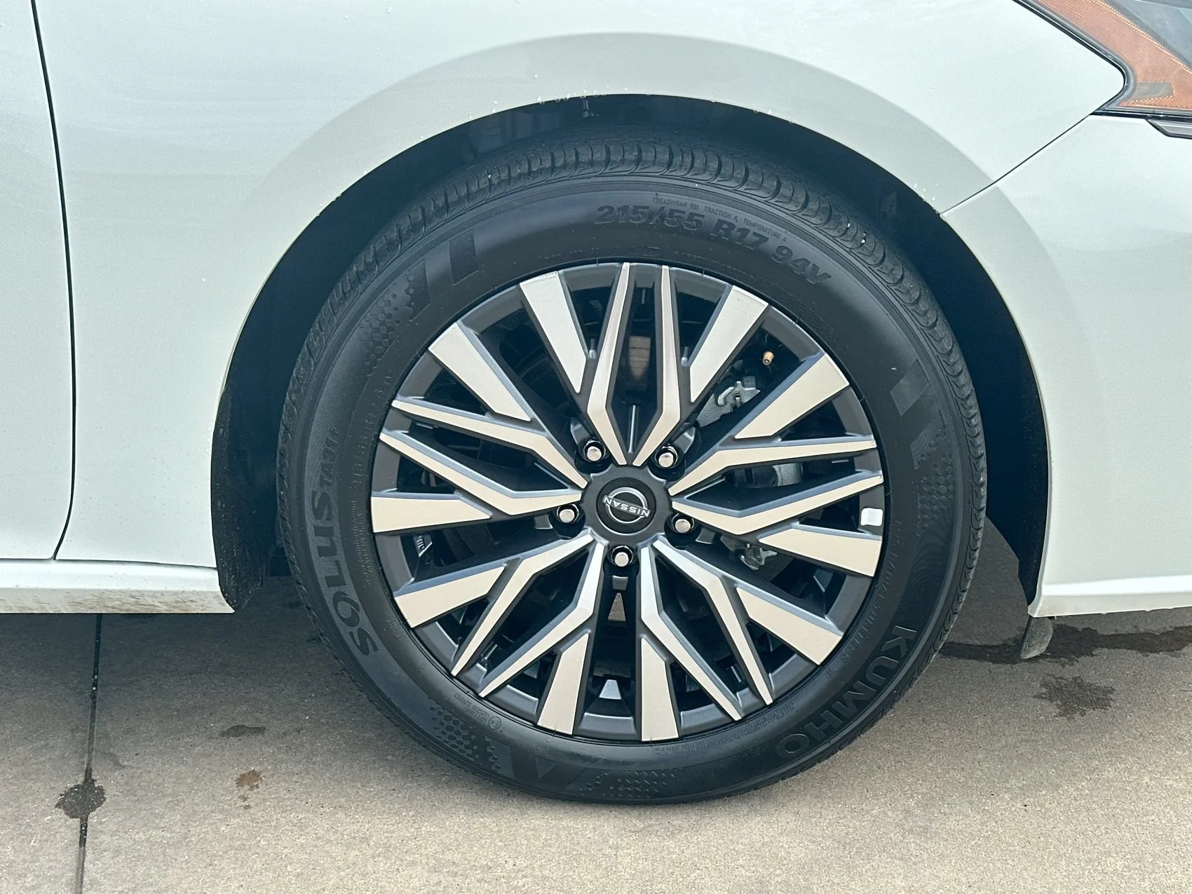 Used 2026 Glacier White Nissan SV image 10