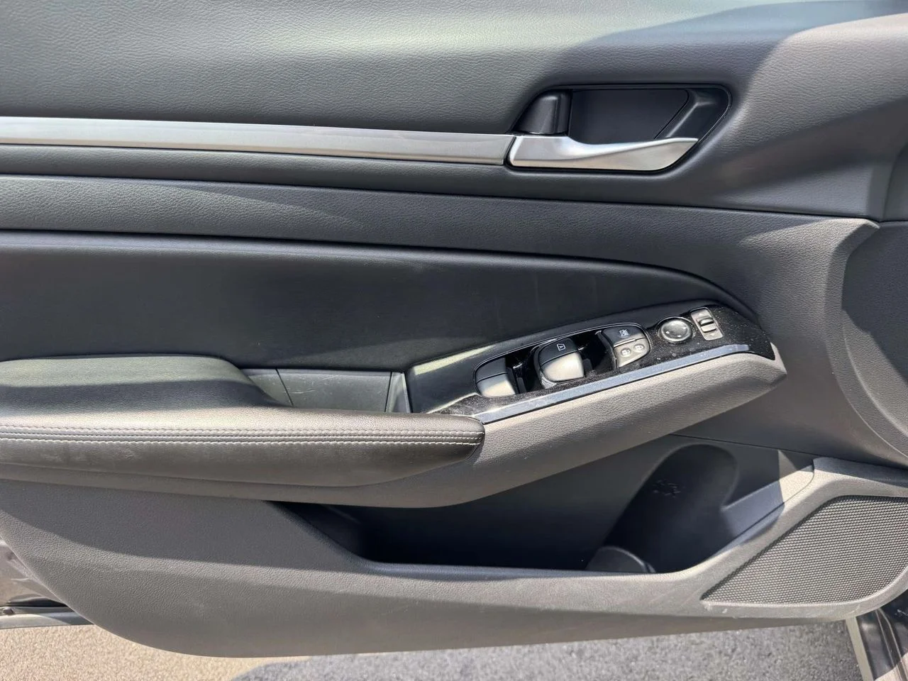 Used 2023 Gun Metallic Nissan SV FWD image 17