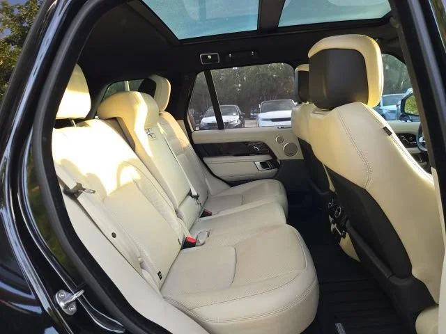 Used 2018 Santorini Black Metallic Land Rover HSE image 10