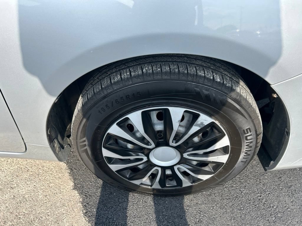 Used 2013 Classic Silver Metallic Toyota L image 13