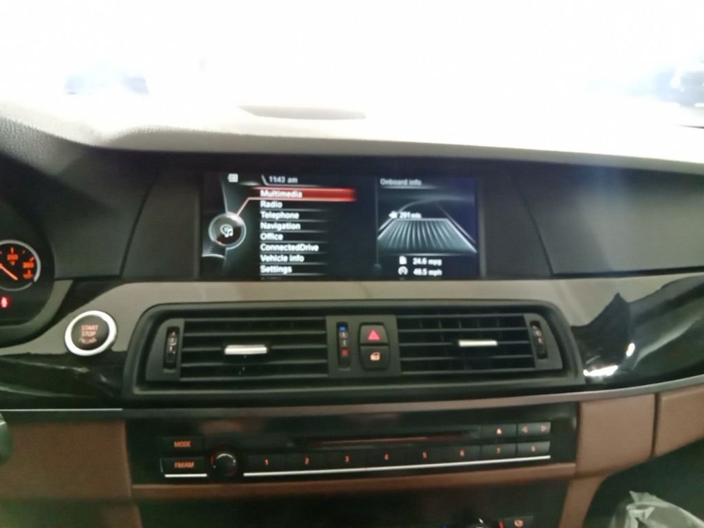 Used 2013 Alpine White BMW 550i image 18