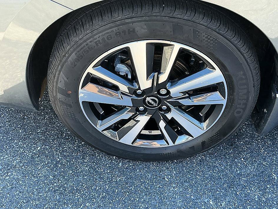 Used 2025 Gun Metallic Nissan SV image 7