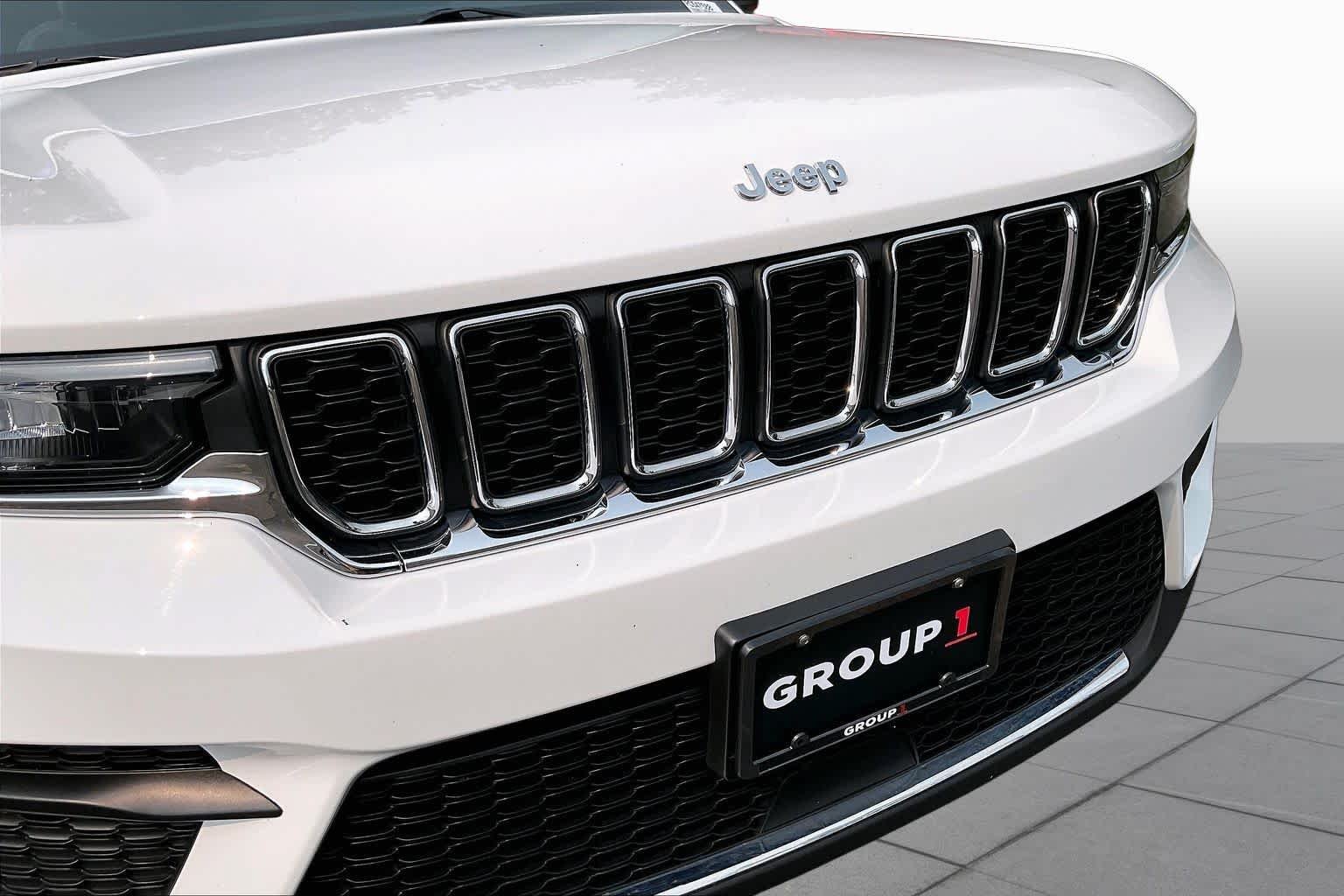 Used 2023 Bright White Clearcoat Jeep Laredo image 29