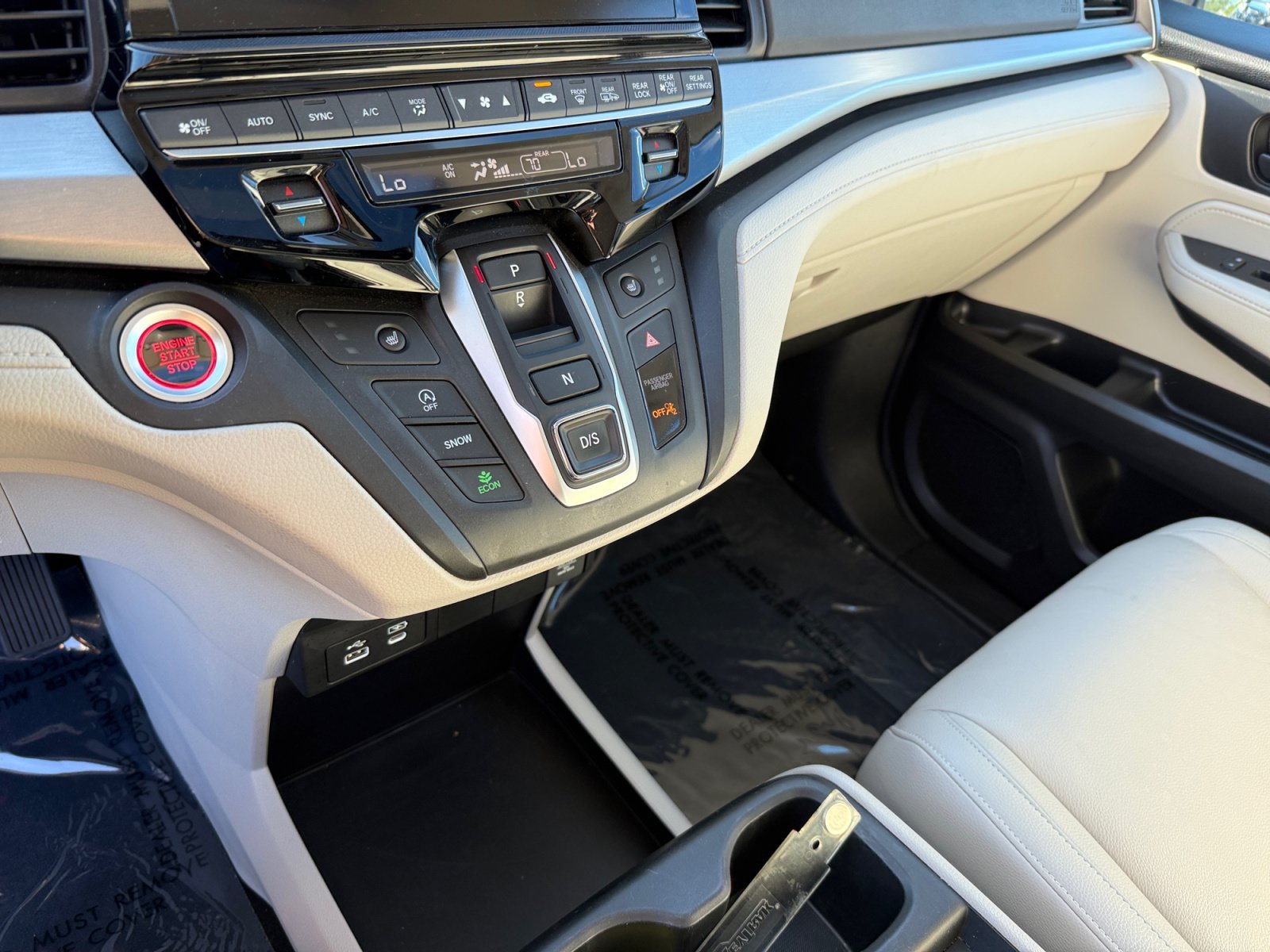 Used 2025 Solar Silver Metallic Honda EX-L image 13