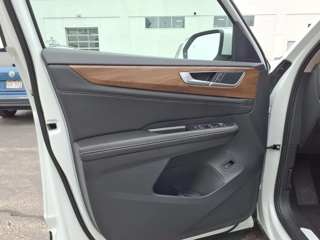 New 2026 Opal White Pearl Volkswagen SE w/Technology image 8