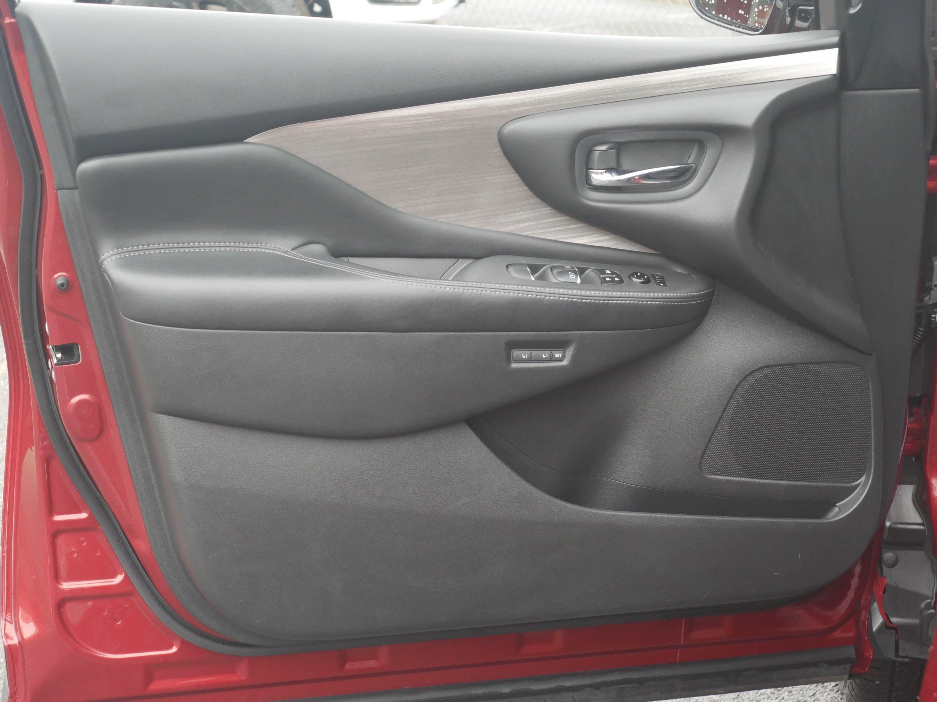 Used 2016 Cayenne Red Metallic Nissan Platinum image 34